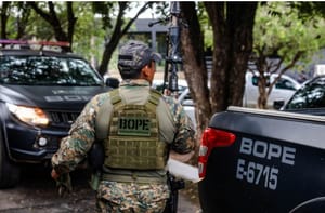 BOPE CAÇA E PRENDE FORAGIDO DO TRÁFICO EM VÁRZEA GRANDE