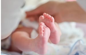 Mulher acusada de matar bebê é presa após mais de duas décadas em Cuiabá