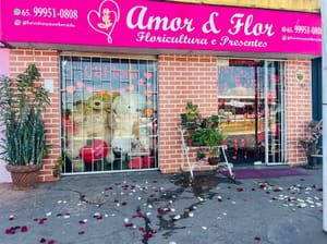 Amor de Flor prepara opções especiais para o Dia dos Namorados com flores, cestas e presentes personalizados em Cuiabá