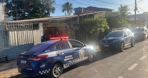 🚨 Idoso embriagado quebra porta, ameaça proprietária e acaba levado pela Guarda Municipal em Várzea Grande