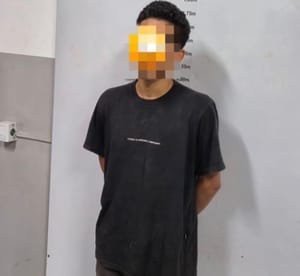 Homem abandona caminhonete furtada em mata, tenta escapar e acaba preso pela Polícia Militar em Cuiabá