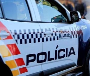 Casal acorda com invasor dentro do quarto, entra em luta corporal e suspeito acaba preso em Tangará da Serra