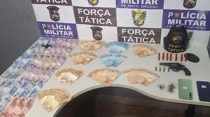 Suspeito tenta fugir da PM, mas acaba preso com arma, drogas e mais de R$ 9 mil em dinheiro