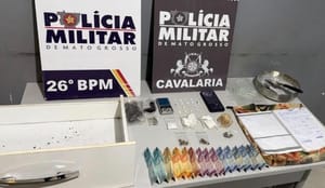 Cavalaria estoura ponto de tráfico, prende suspeito ligado ao CV e encontra crianças em meio às drogas