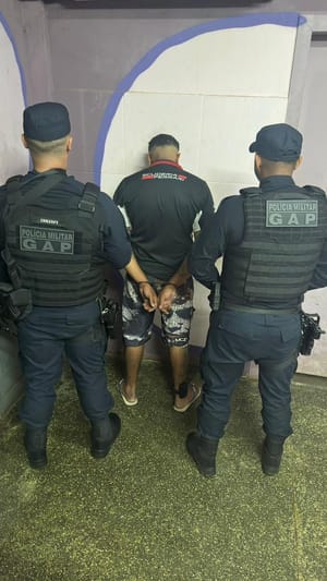 FORAGIDO DA JUSTIÇA É PRESO PELA FORÇA TÁTICA DURANTE OPERAÇÃO NO PEDRA 90, EM CUIABÁ