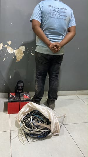 Caiu a casa! GAP prende suspeito de atacar torres de telefonia e apreende materiais de origem suspeita em VG