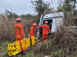 Sequência de acidentes deixa três feridos e mobiliza Bombeiros em duas cidades de MT