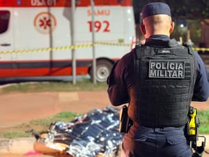 URGENTE  MULHER MORRE APÓS PULAR DE MOTO E SER ATROPELADA POR CAMINHÃO EM CUIABÁ