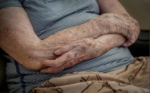 🚨 Filho é preso após manter mãe de 77 anos com Alzheimer em cárcere privado por cinco horas em MT