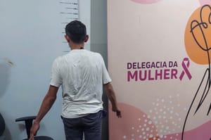 Suspeito tenta tomar arma de policial durante confusão por separação e acaba contido com uso de força em Cuiabá