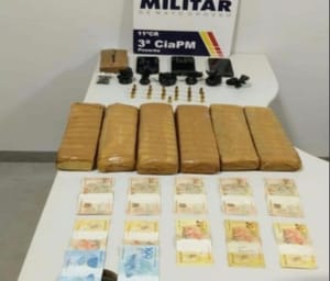 Gerente do tráfico e comparsas são presos com drogas, munições e dinheiro em MT