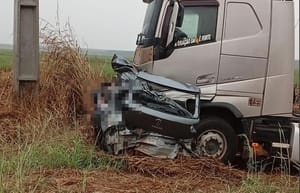 Acidente brutal deixa três mortos e carro completamente destruído em Mato Grosso