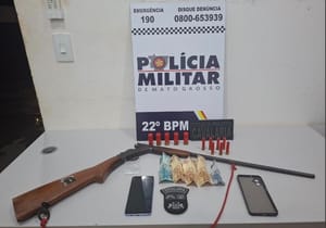 Suspeito de tráfico é preso com espingarda, cocaína e munições durante operação em MT