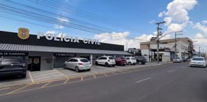 Sem piedade: motorista embriagado atropela mulher com carrinho de bebê e abandona vítima na rua