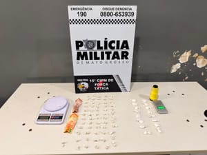 CAIU COM A CASA CHEIA! Força Tática apreende quase 80 porções de drogas escondidas até dentro de cafeteira