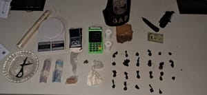 HOMEM É PRESO POR TRÁFICO DE DROGAS APÓS TENTAR FUGIR DO GAP EM VÁRZEA GRANDE
