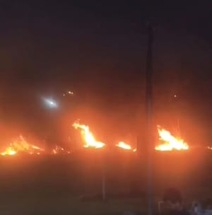 Fogo outra vez: incêndios frequentes preocupam moradores do Residencial Novo Mundo, em Várzea Grande