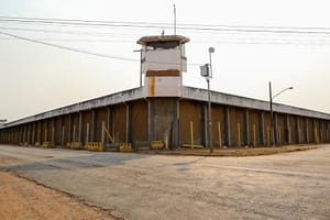 Família denuncia demora da Polícia Penal e diz viver angústia sem notícias de detento internado