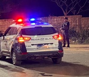 Homem é detido após invadir casa da ex com faca e ameaçar família em Várzea Grande