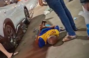 Homem apanha e, é amarrado e detido por populares após suspeita de importunação sexual em comércio