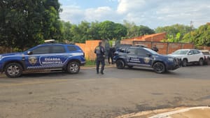 Três são detidos após denúncia de rinha de galos no Marajoara, em Várzea Grande
